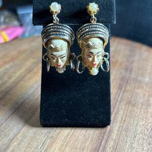 Vintage Mid Century Selro Selini Asian Princess Face Lucite Earrings